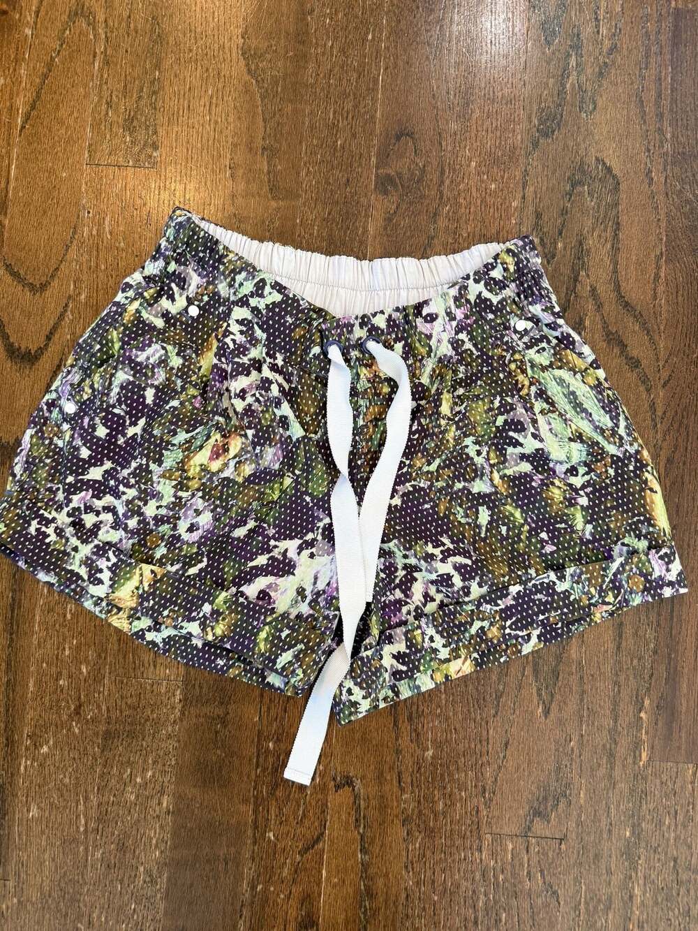 Lululemon Spring Break Away Shorts Women's Size 4 Floral Sport Cuffed 3" Inseam